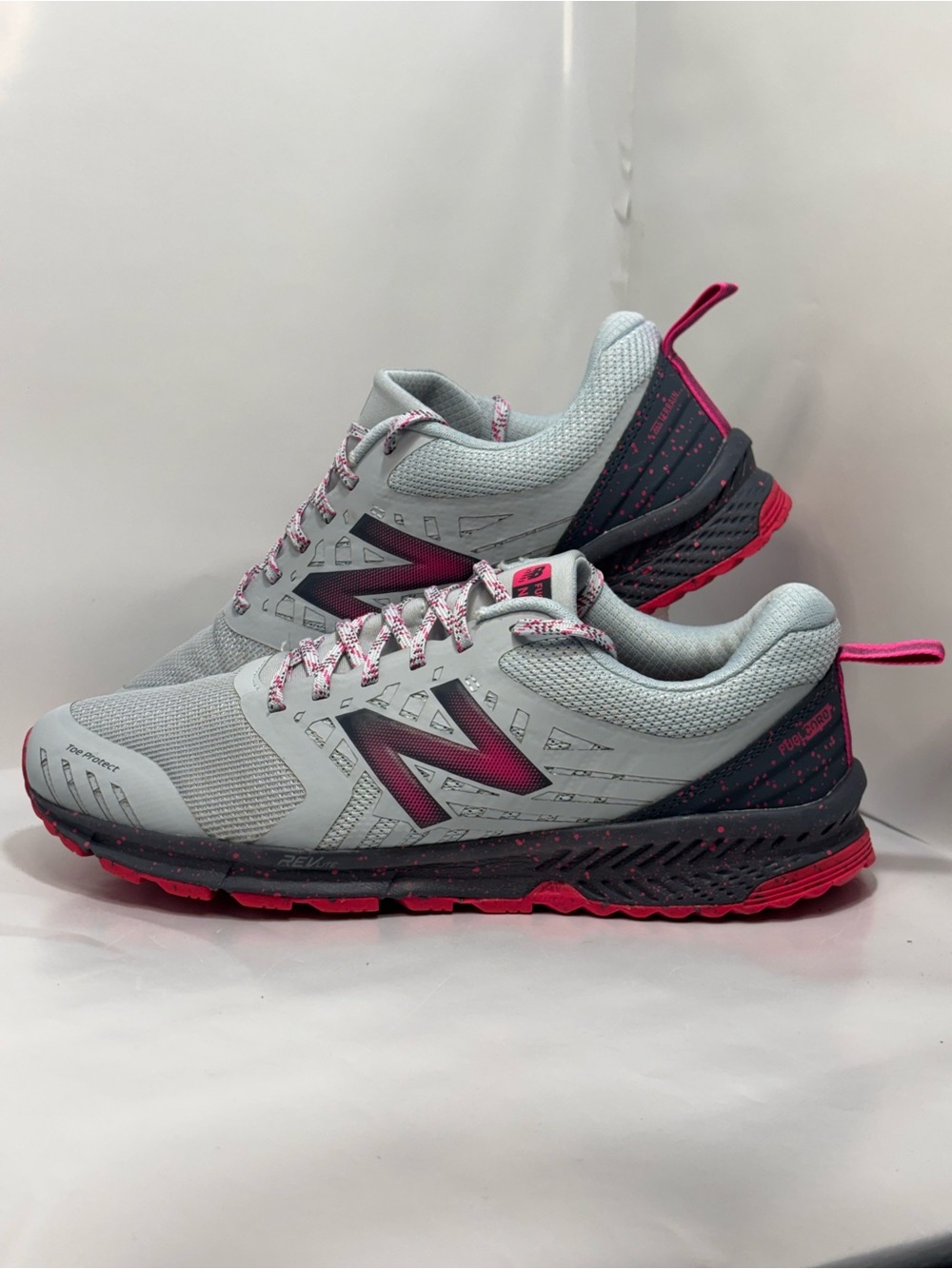 New Balance Fuelcore Nitrel Women's Size 10 Gray/Pink Trail Running Shoes